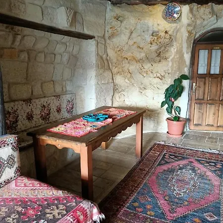 Naturels Cave House Bed & Breakfast 4*