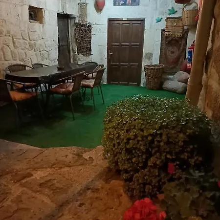 Naturels Cave House فندق أوروغوبْ