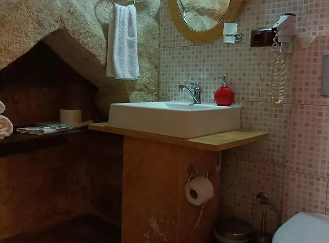 Naturels Cave House 4*