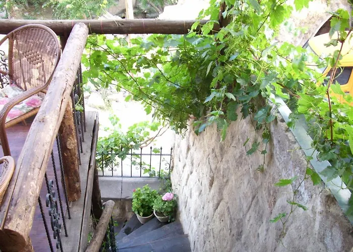 Naturels Cave House 4*