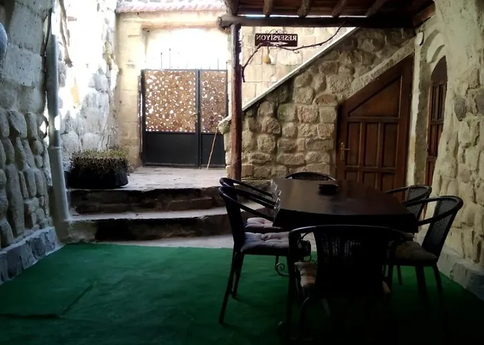 Naturels Cave House 4*